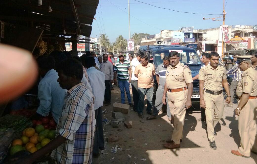 ಅಕ್ರಮ ಫುಟ್‌ಪಾತ್ ವ್ಯಾಪಾರಿಗಳ ತೆರವು ಕಾರ್ಯಾಚರಣೆ